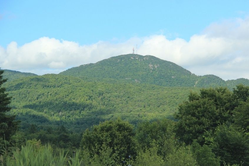 Mont Orford vue de l'autoroute 10 en Estrie