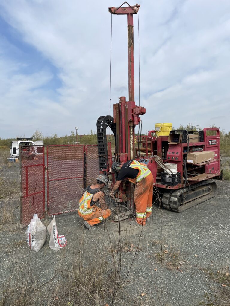 Travaux de forage lors d'une évaluation environnementale de site phase II